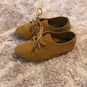 Old Navy Shoes - Cute mustard oxfords, like new!!! Old Navy Shoes - Cute mustard oxfords, like new!!!